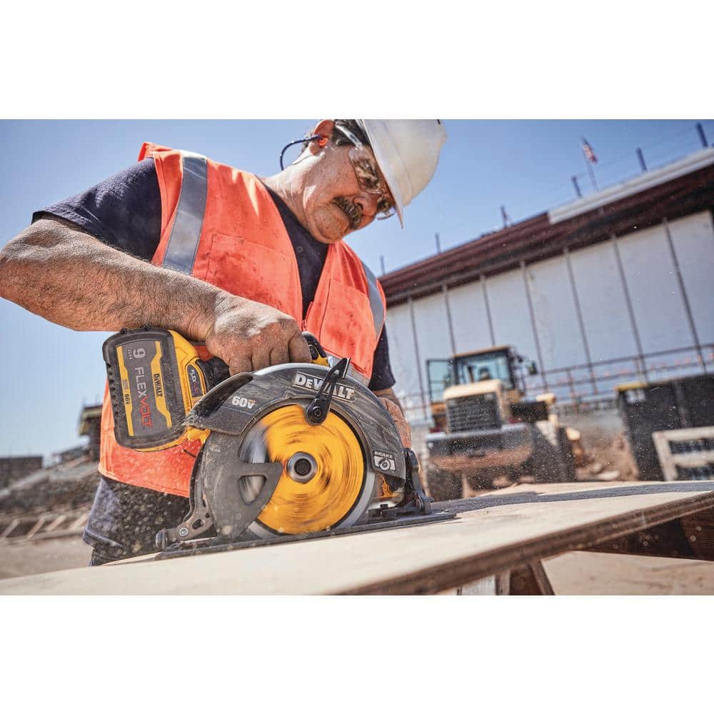 DEWALT FLEXVOLT 60V MAX Cordless Brushless 7-1/4 in. Circular Saw with Brake (Tool Only) (2)