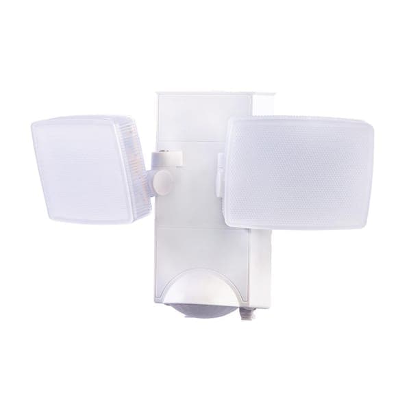 Defiant 270° White Motion Sensor Battery Powered Outdoor 2-Head Dusk to Dawn LED Security Flood Light 900 Lumens
