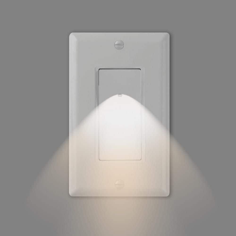 RUN BISON 15 Amp 120-Volt Decora Illuminated LED 3-Way Rocker Light Switch White Plate With Night Light