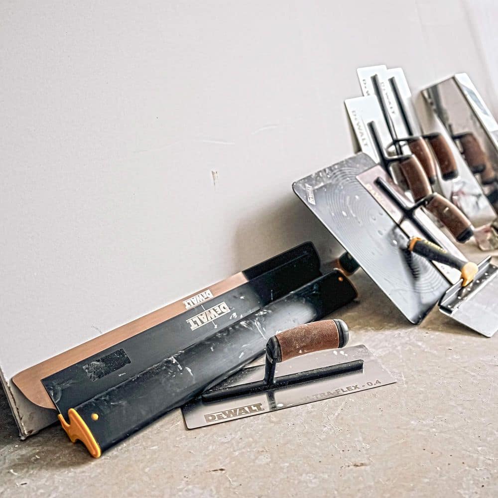 DEWALT Professional Aluminum Hawk (2)