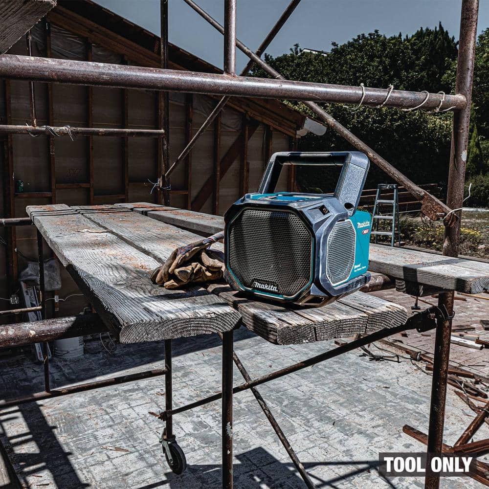 Makita 40V max XGT / 18V LXT Lithium‑Ion Cordless/Corded Bluetooth Job Site Speaker, Tool Only (2)