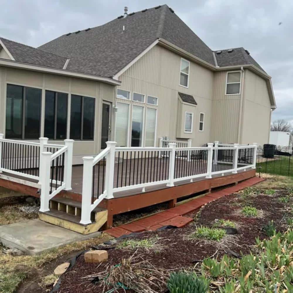Trex Select 8 ft. x 36 in. Classic White Composite Deck Rail Kit with Aluminum Round Black Balusters (2)
