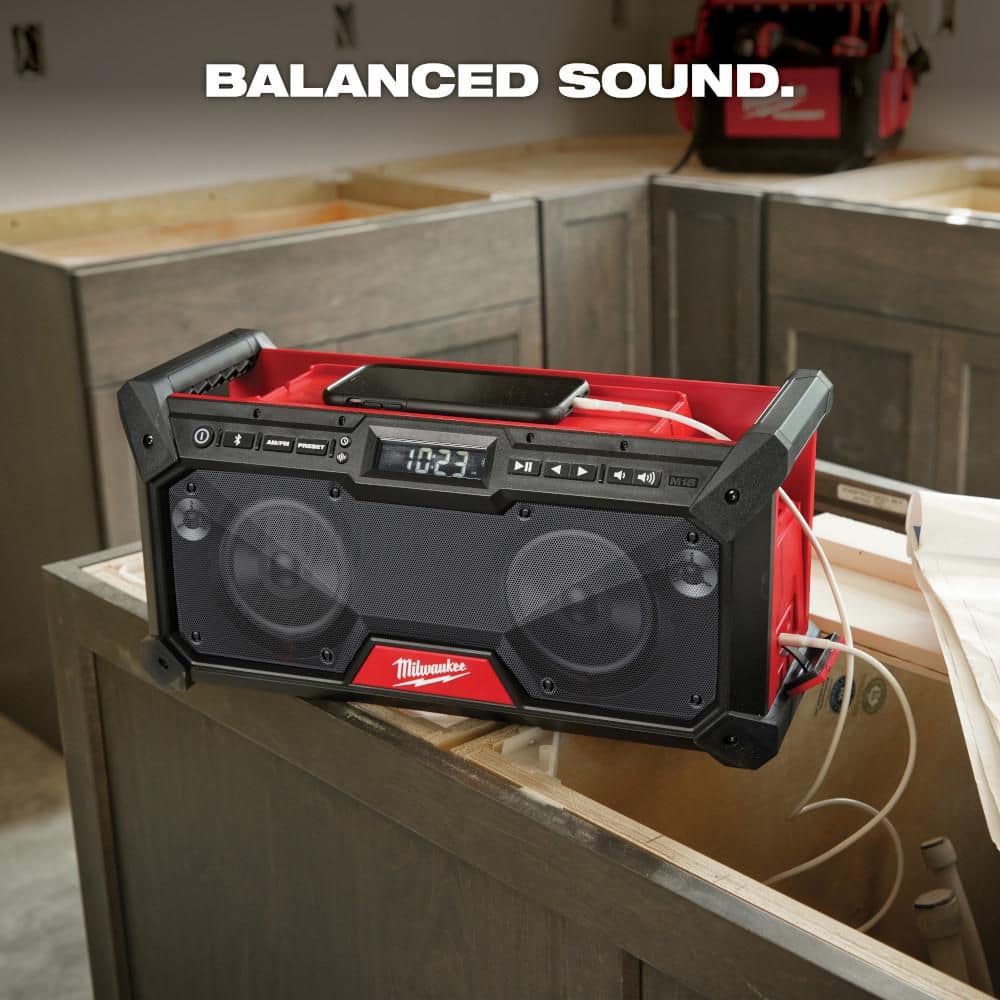 Milwaukee M18 18V Lith-Ion Cordless Jobsite Radio w/ (2) Battery & Charger Kit (3)