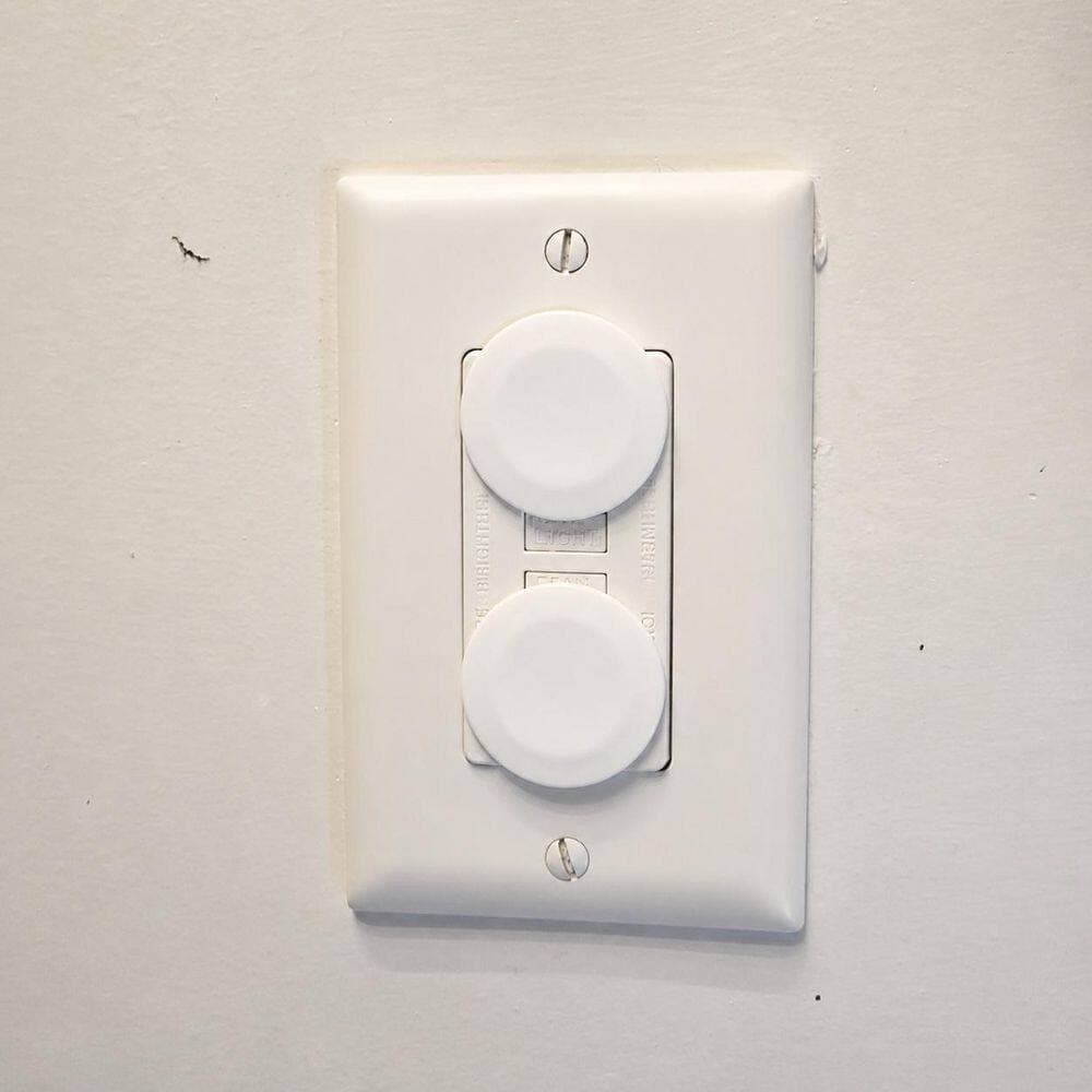 LAIFUCAM White Child Safety Spring Outlet Plug Covers Door Catch 62-Pack for Unused Electrical Outlets Home Hotel Travel (3)