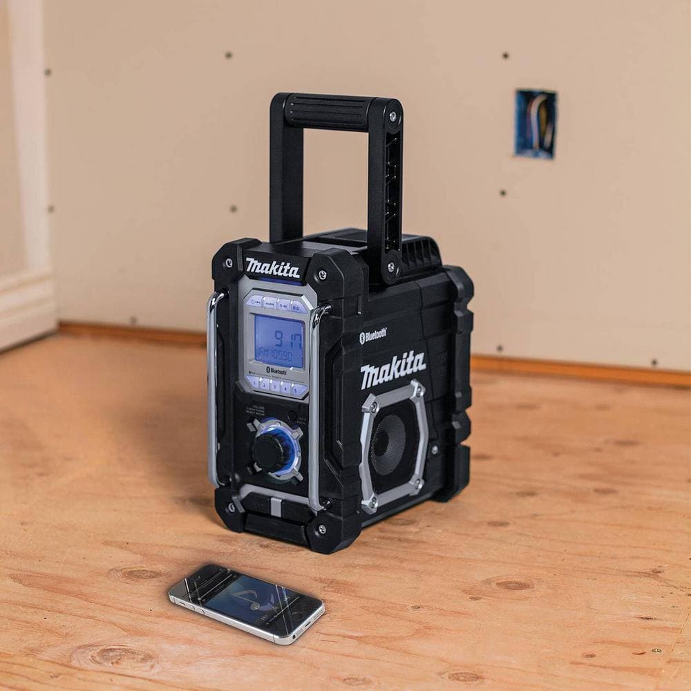 Makita 18V LXT Lithium-Ion Cordless Bluetooth Job Site Radio with 18V LXT Brushless Variable Speed Reciprocating Saw (3)