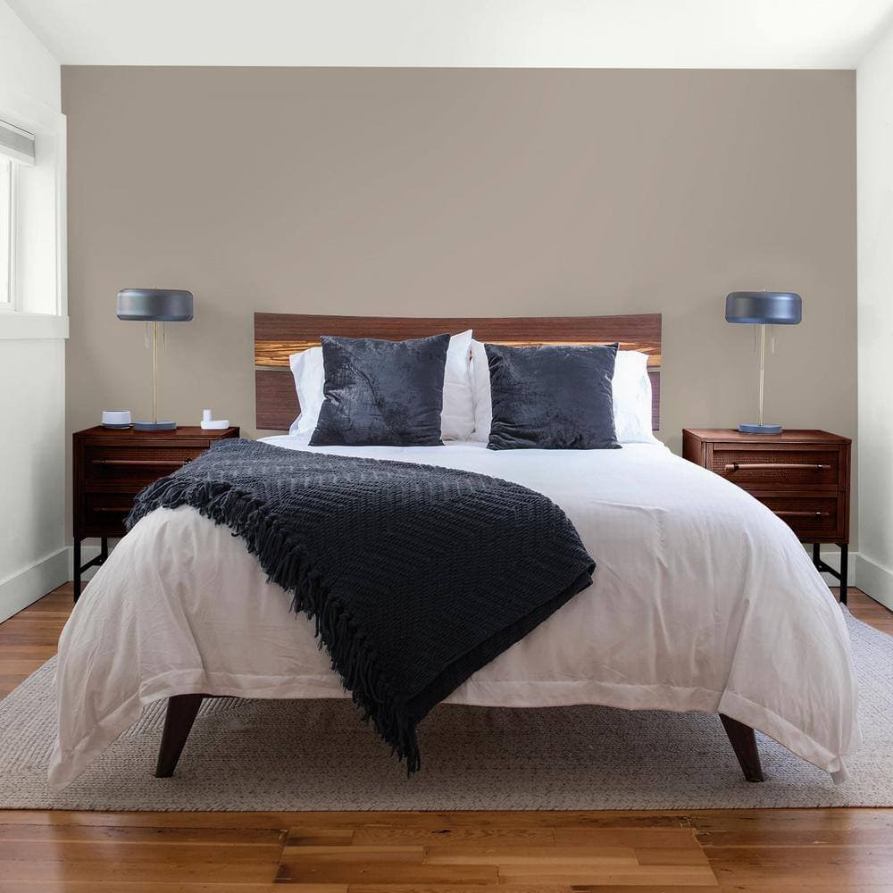 Glidden Diamond 1 qt. PPG1000-4 Winter Cocoa Flat Interior Paint with Primer (4)