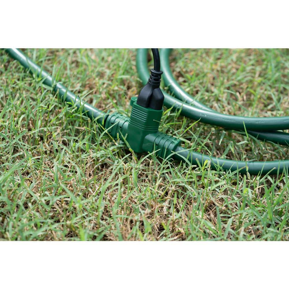 Woods 25 ft. 14/3 Multi-Outlet (3) Garden Outdoor Medium-Duty Extension Cord, Green (3)