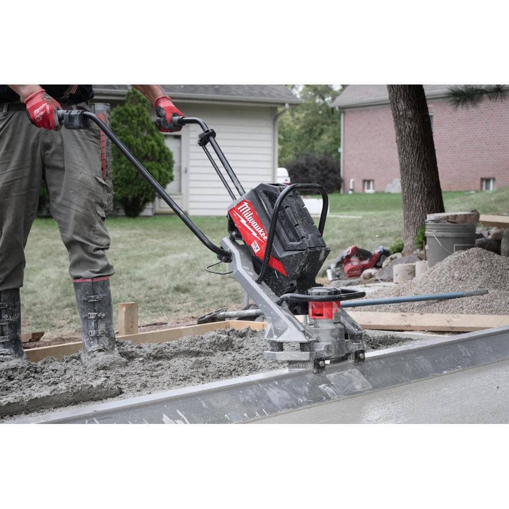 Milwaukee MX FUEL Lithium-Ion Cordless Vibratory Screed 14 ft. Screed Bar (3)