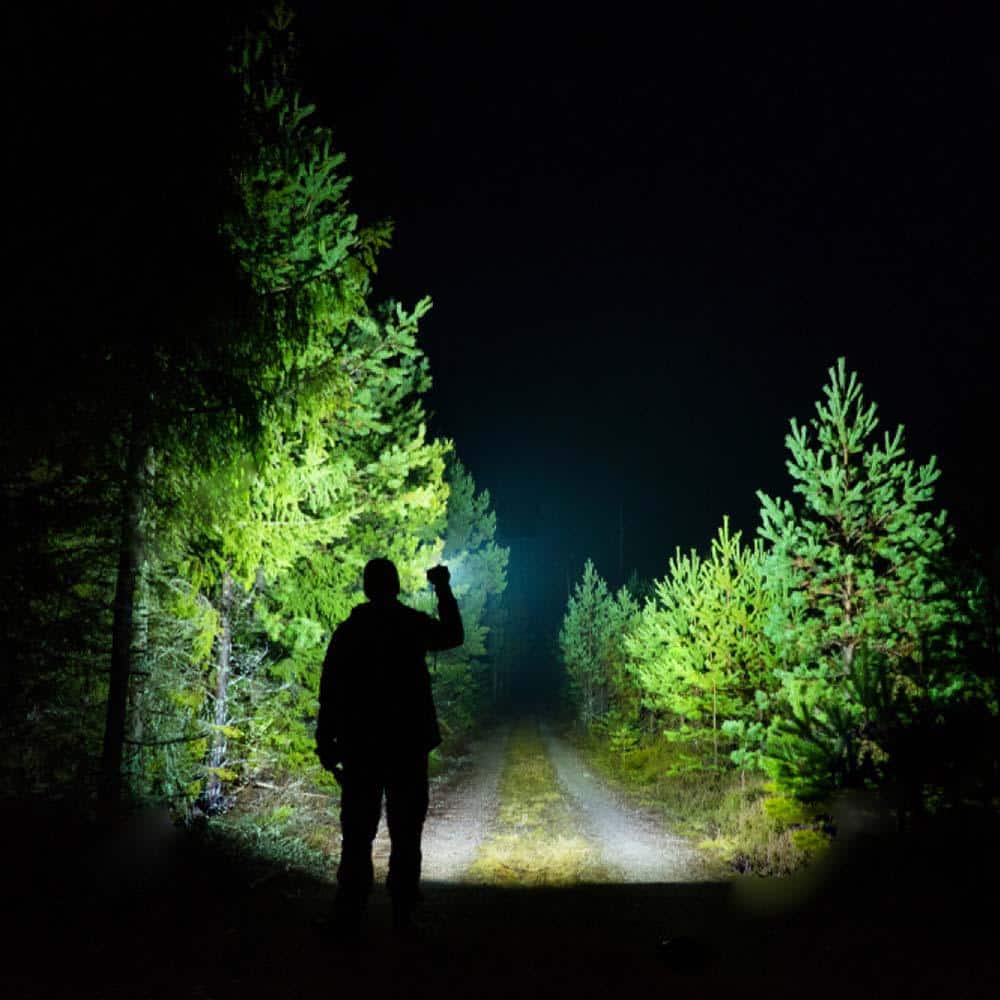 Defiant 2000 Lumens LED Slide-to-Focusing Alkaline Flashlight (3)