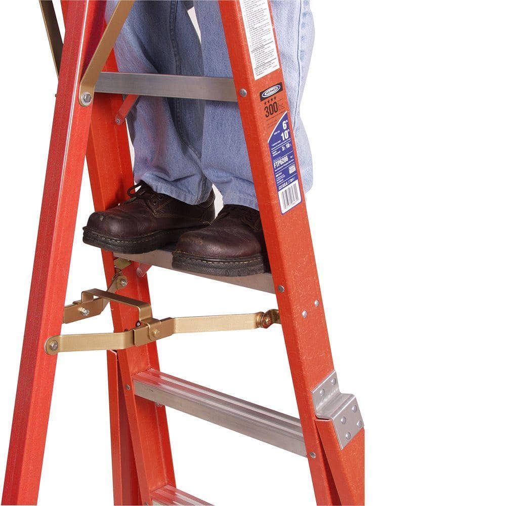 Werner 12 ft. Fiberglass Tripod Step Ladder (16 ft. Reach Height), 300 lbs. Load Capacity Type IA Duty Rating (3)