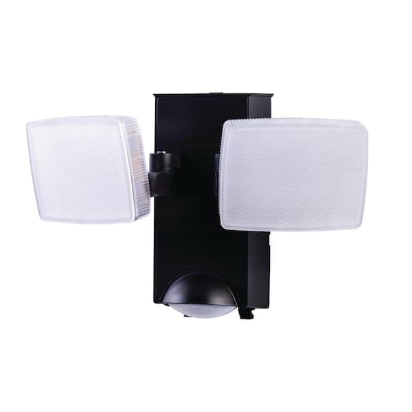 Defiant 270° Black Motion Sensor Battery Powered Outdoor 2-Head Dusk to Dawn LED Security Flood Light 900 Lumens