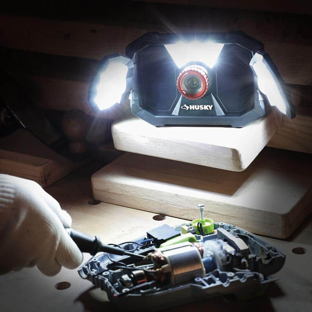 Husky 2000-Lumens LED Dual Panel Focusing Rechargeable Utility Light (2-Pack) (2)