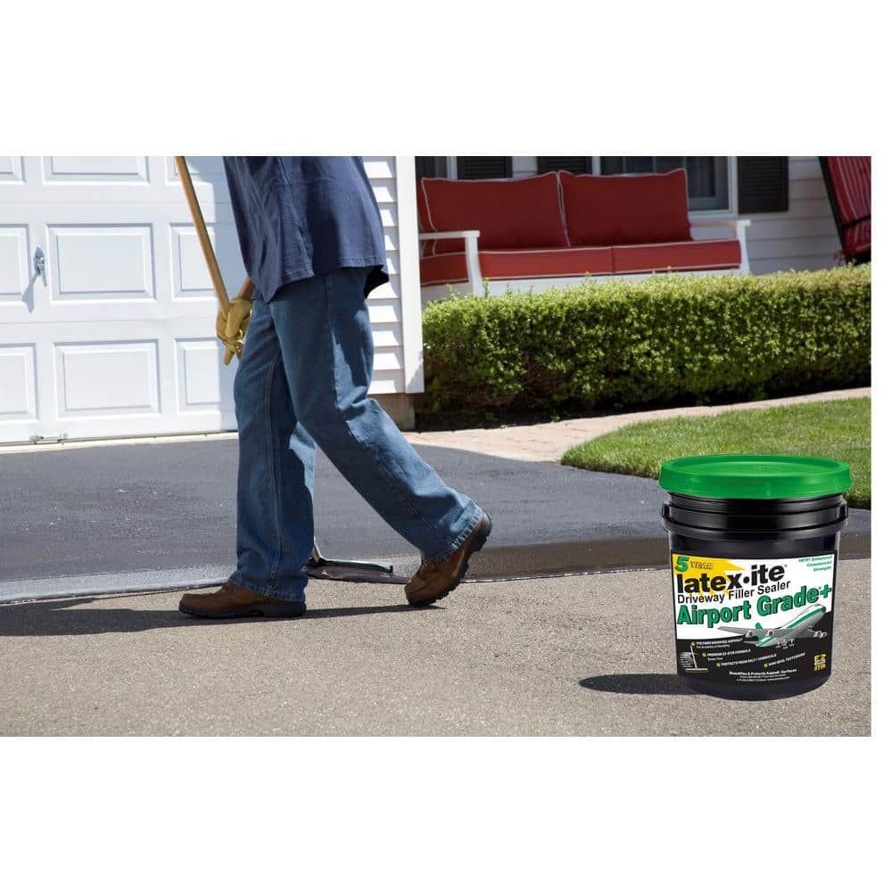 Latex-ite 4.75 Gal Airport Grade+ Driveway Filler Sealant (4)