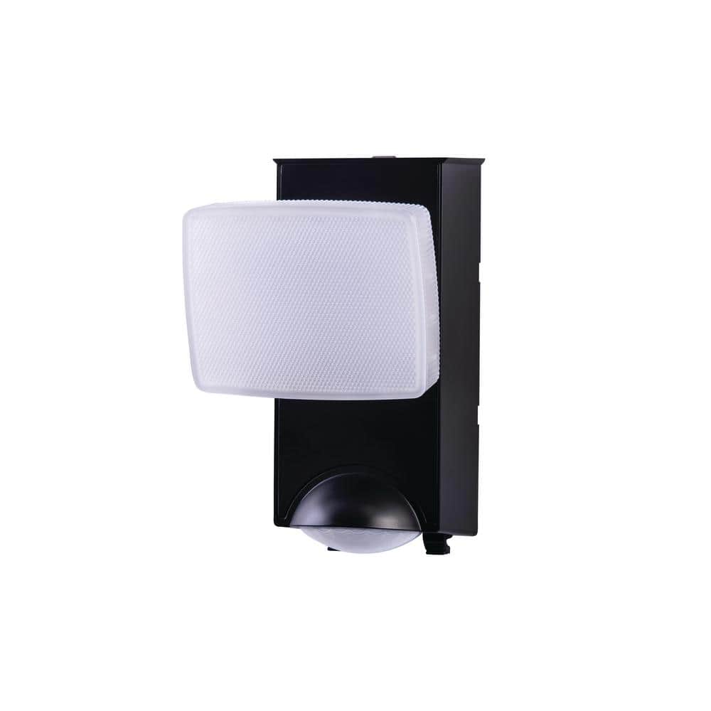 Defiant 180°   Black Motion Sensor Battery Powered Outdoor 1-Head Dusk to Dawn LED Security Flood Light 500 Lumens (2)
