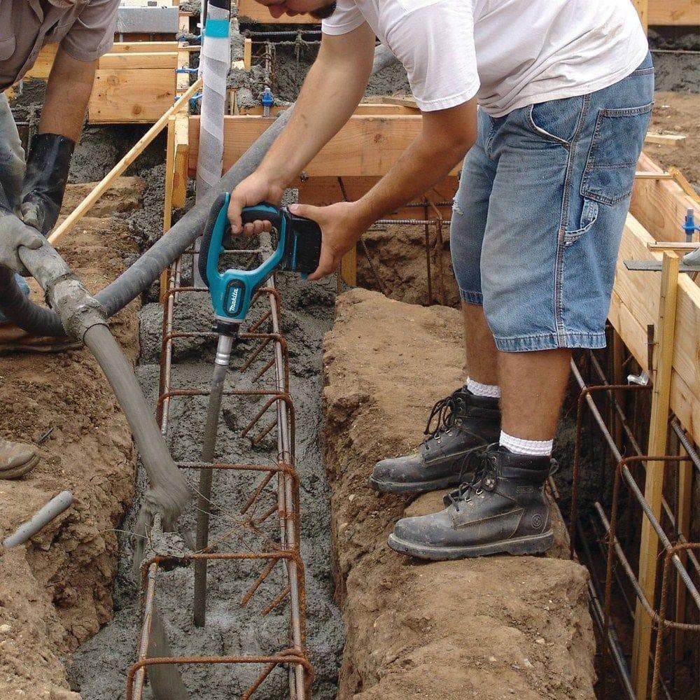 Makita 18V LXT Lithium-Ion 4 ft. Cordless Concrete Vibrator (Tool-Only) (2)