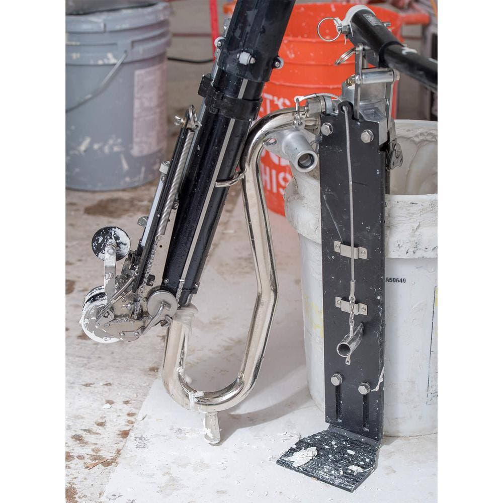 DEWALT Drywall Compound Pump Gooseneck (2)
