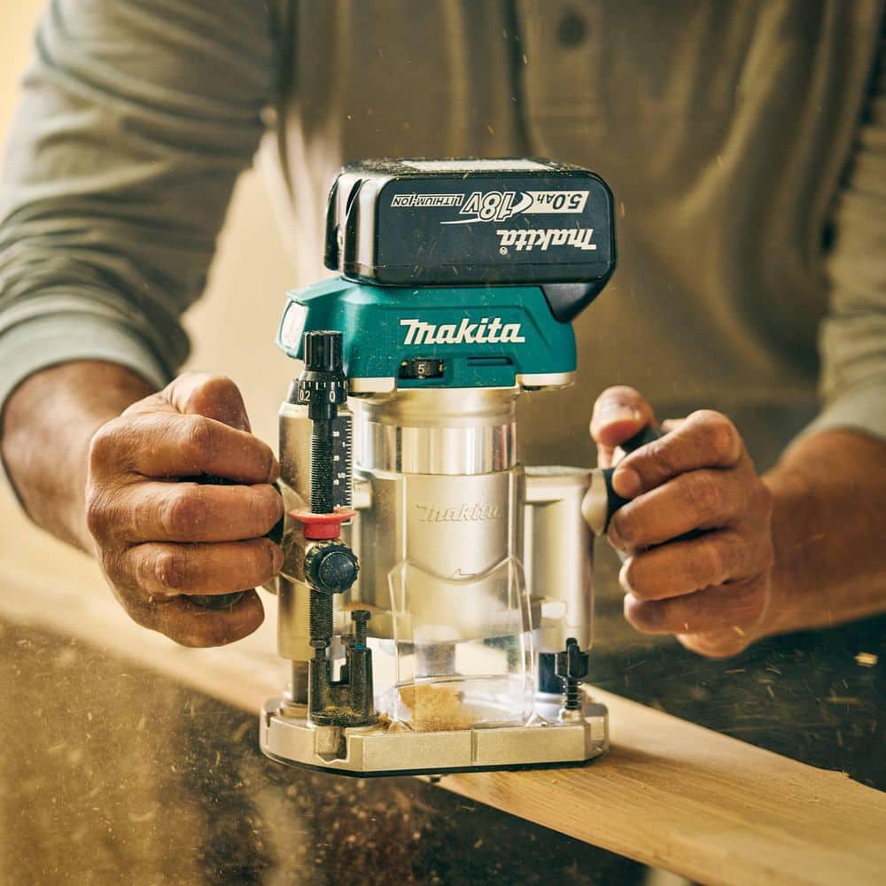 Makita 5.0 Ah 18V LXT Lithium-Ion Brushless Cordless Compact Router Kit (3)