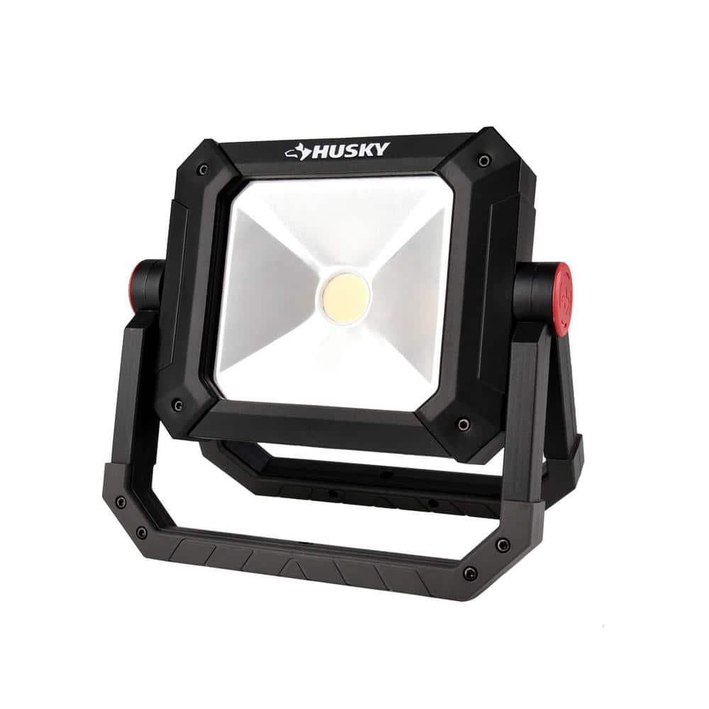 Husky 2000 Lumens Rechargeable LED Work Light (3)