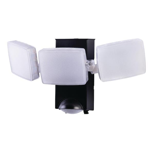 Defiant 270°  Black Motion Sensor Battery Powered Outdoor 3-Head Dusk to Dawn LED Security Flood Light 1300 Lumens