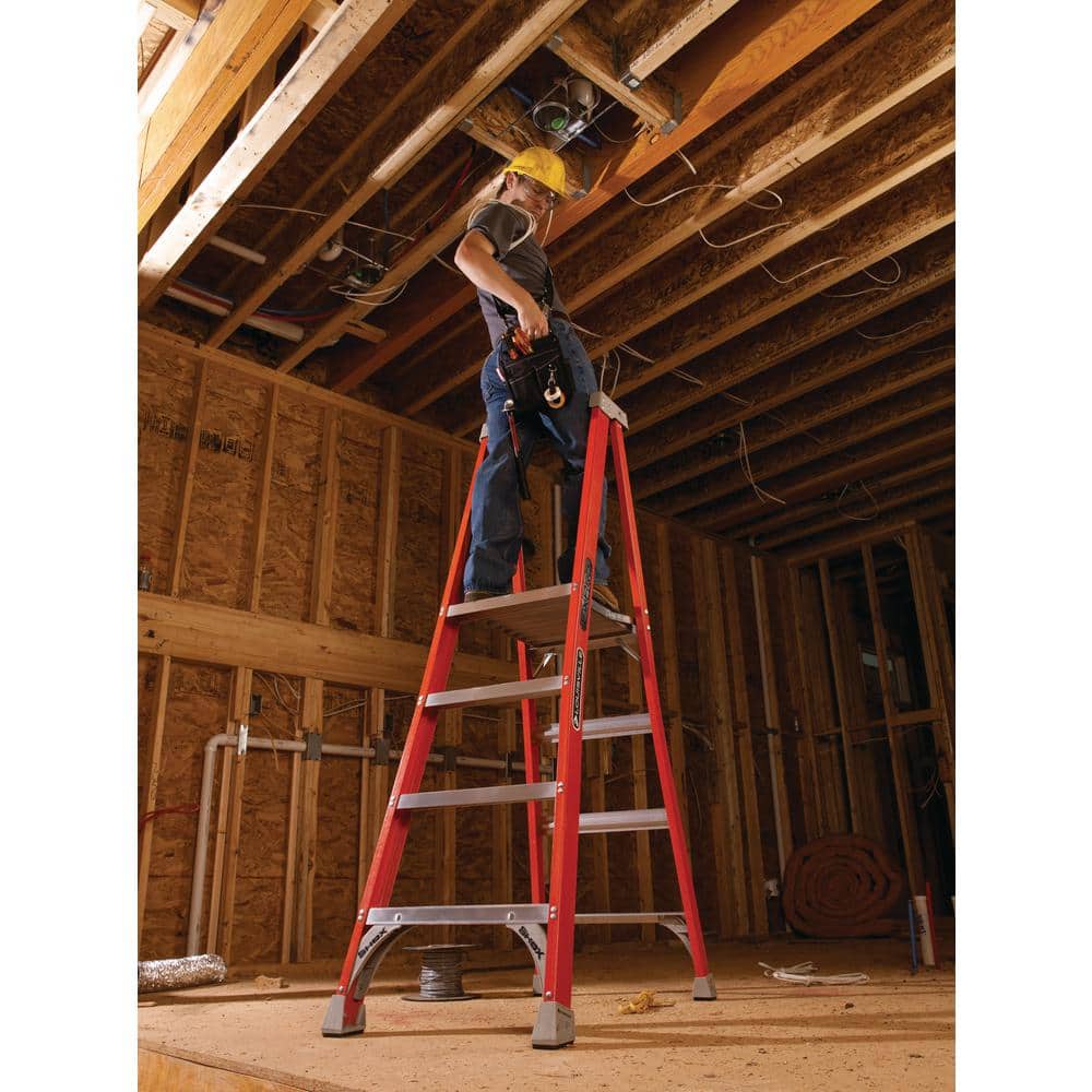 Louisville Ladder Fiberglass Pinnacle Platform Ladder with 300 lbs. Load Capacity Type IA Duty Rating (3)