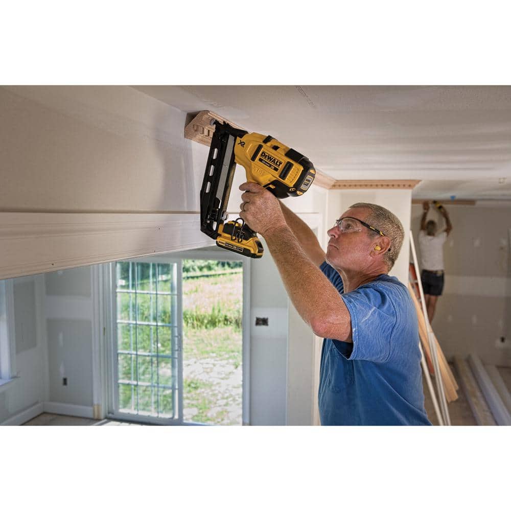 DEWALT V MAX XR Lithium-Ion Electric Cordless Finishing Nailer with (2) 2.0Ah Compact Battery Packs (4)