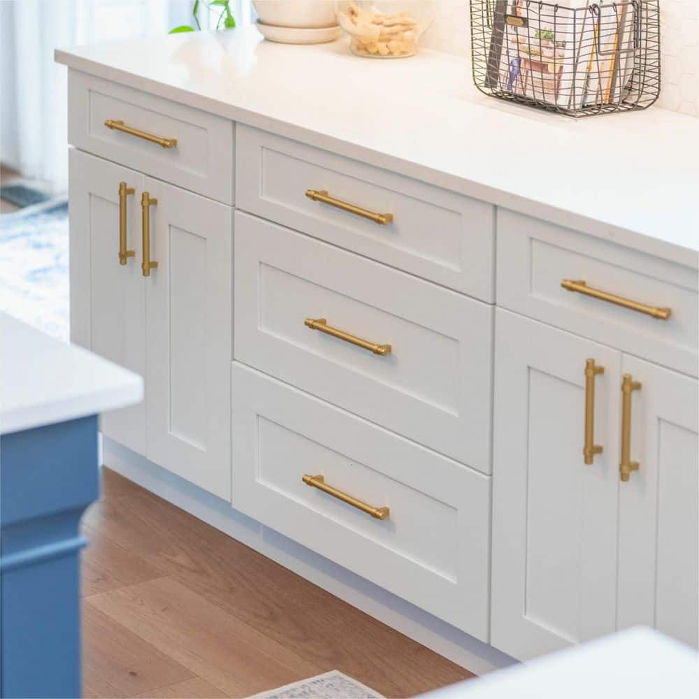 Kunal Kitchens Norfolk Shaker Assembled 4.5 in. W x 8.25 in. H x 0.7 in. D in Painted White Touch-Up Kit (2)